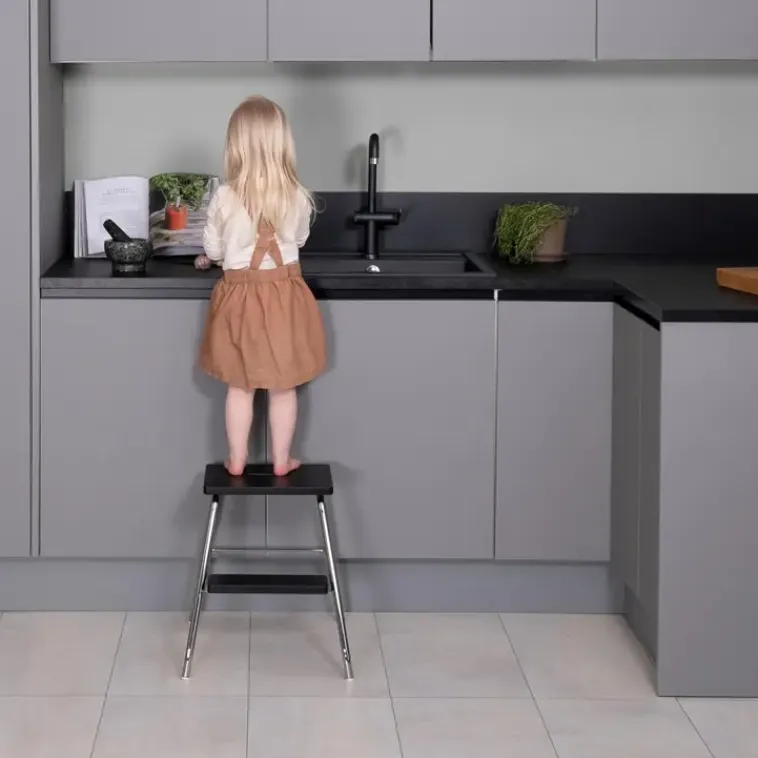 Lanka ja Muovi Eteiskalusteet<Porrasjakkara Lm 185, Kromi/Musta