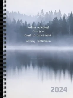 Tommy Tabermann Kalenterit>Vuosikalenteri Runo 2024